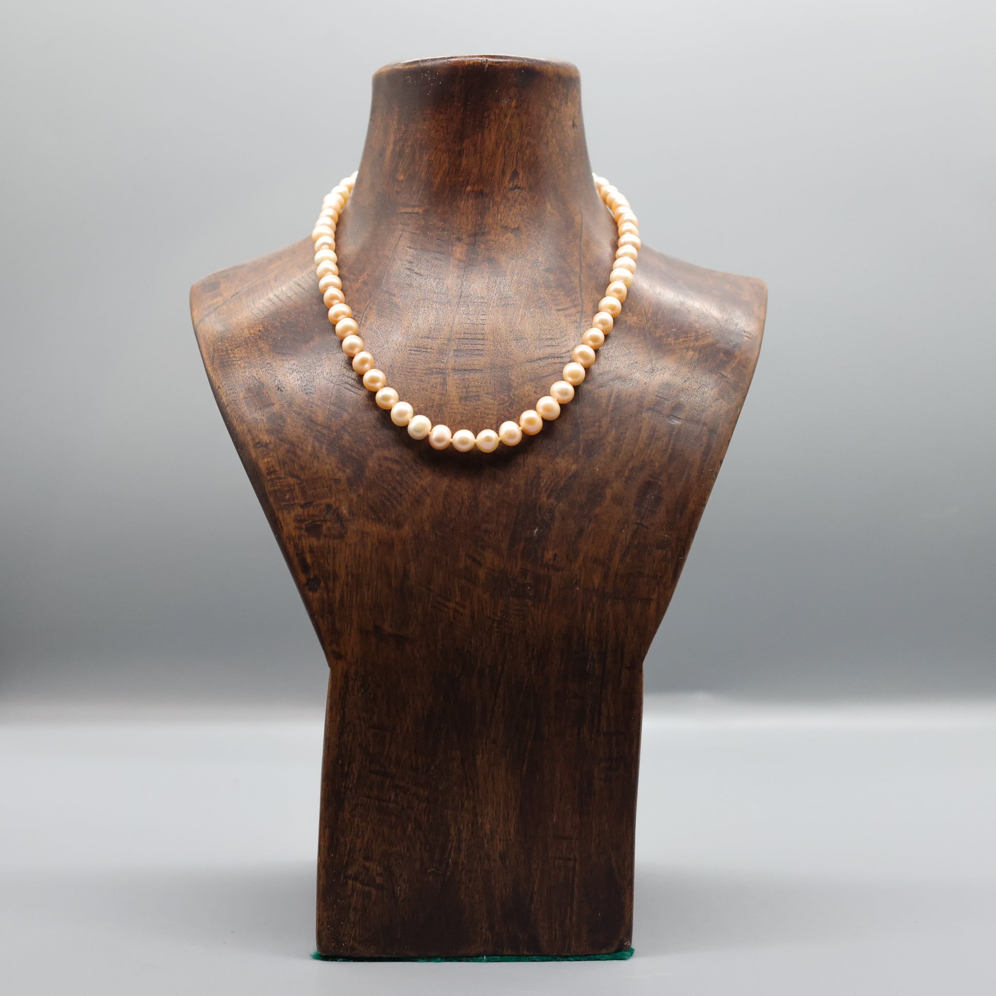 Large Pearl Necklaces